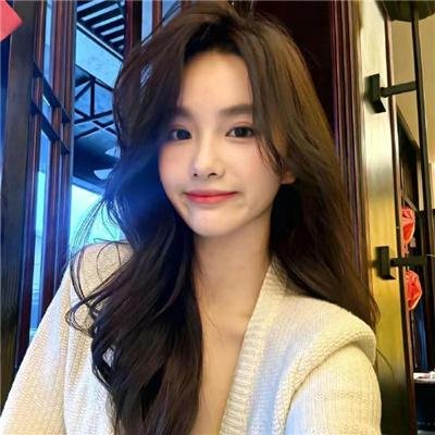 九顶假发的女孩
